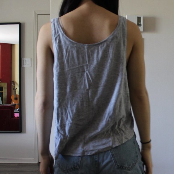 ๐FREE w/ 20$ BUNDLE๐ Grey Tank Top - Picture 2 of 2